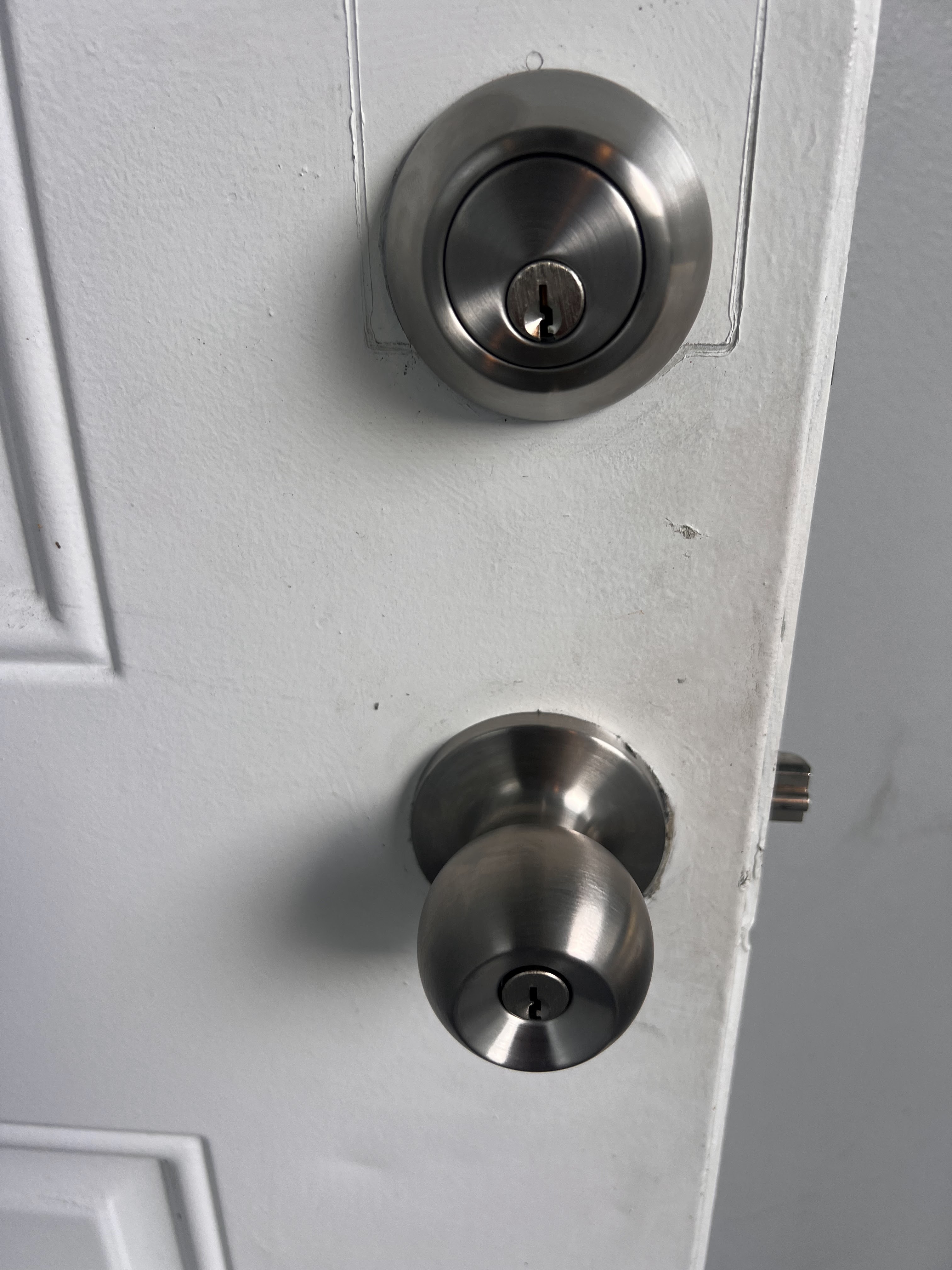 Deadbolt installation - Locksmith Sherwood Forest - Premier Locksmith Delray Beach
