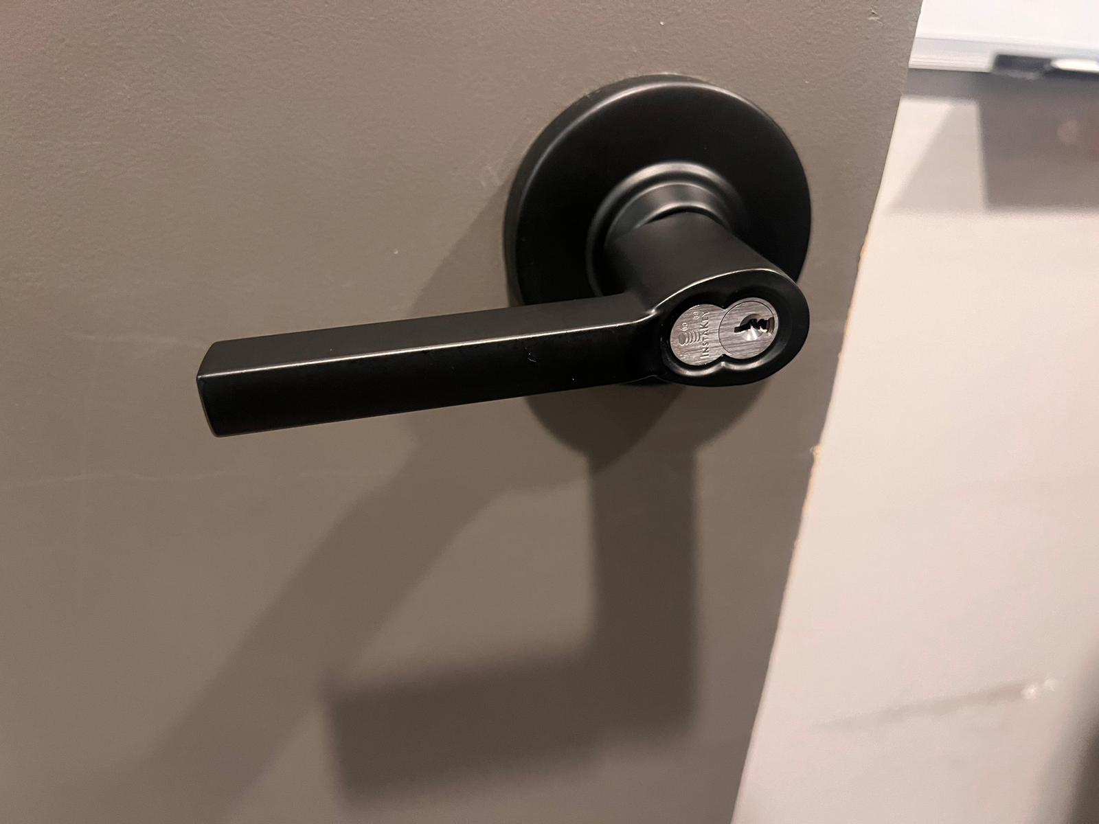 Door handle installation - Locksmith Seven Bridges - Premier Locksmith Delray Beach